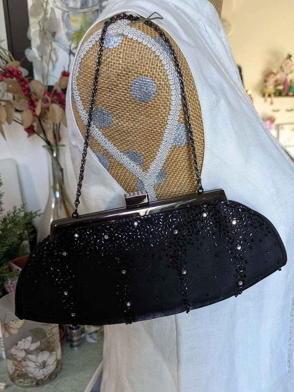 Vintage Lord & Taylor black-beaded evening bag in excellent vintage condition.